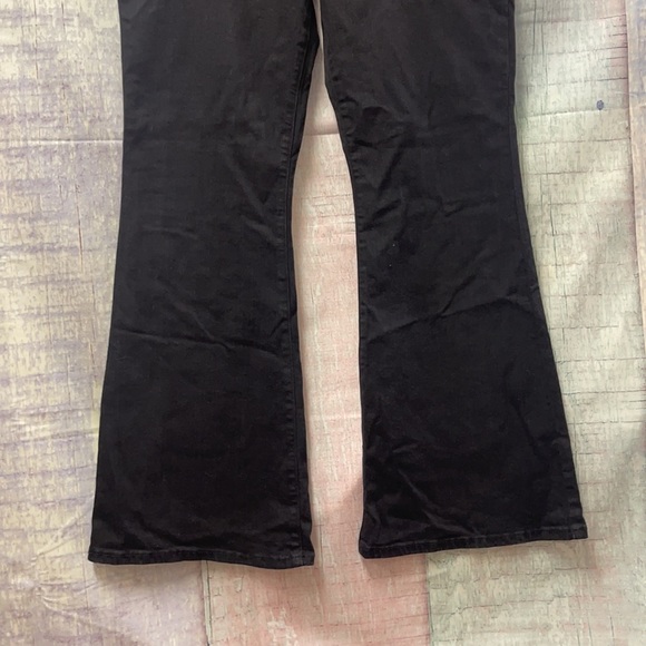 Brand new Woman’s Elizabeth and James jeans. - Picture 4 of 13